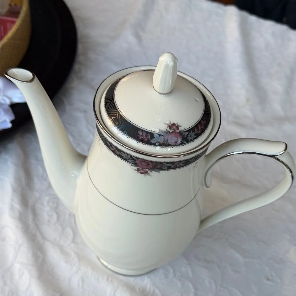 Like new  Noritake Etienne White Porcelain Coffee Pot with lid 10.5” 5 cups